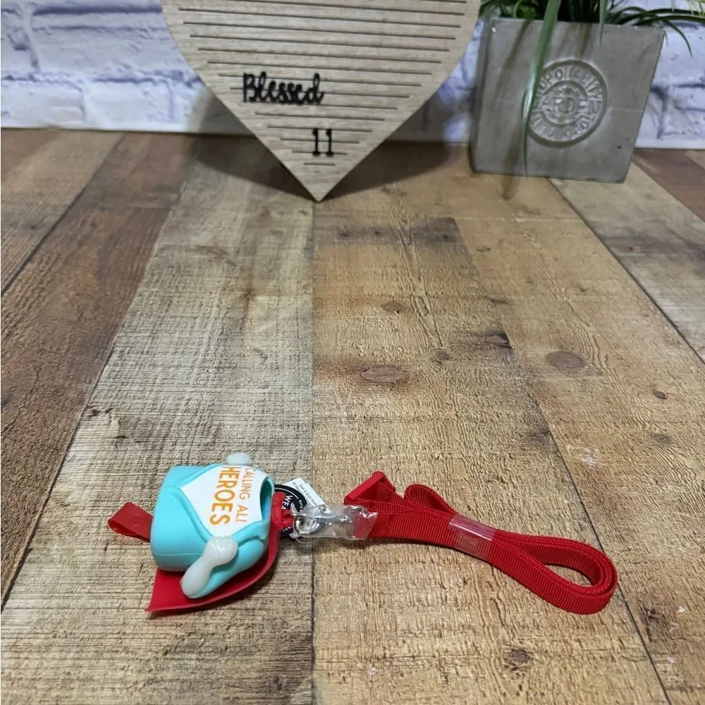 NEW! BATH & BODY WORKS CALLING ALL HEROES POCKETBAC HAND SANITIZER HOLDER.
